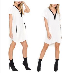 Astr The Label Crepe V-Neck Shift Dress BN…